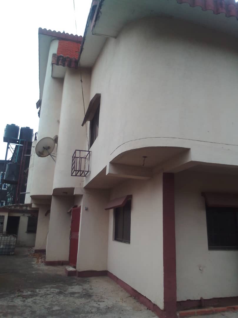 8bedrooms detached house with Penthouse and 3 rooms BQ