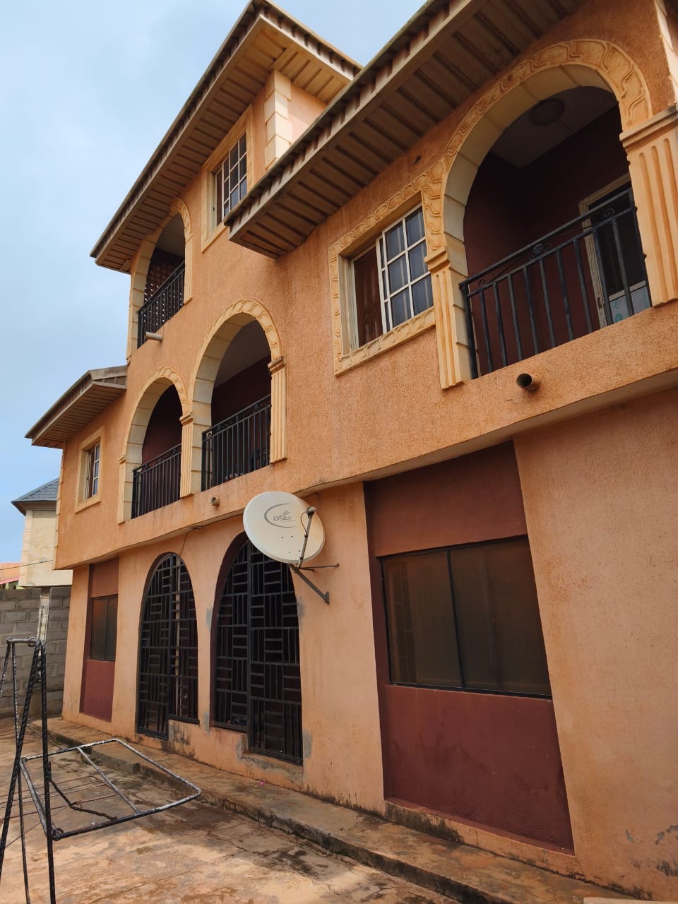 A STANDARD AND VERY GOOD 7 FLAT 4 NO'S OF 2 BEDROOM FLAT AND 1 NO'S OF 3 BEDROOM FLAT AND 2 UNIT OF MINI FLAT WITH 4 SHOPS ON FULL PLOT OF LAND