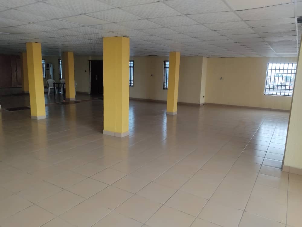 3UNIT HALL FOR LEASE